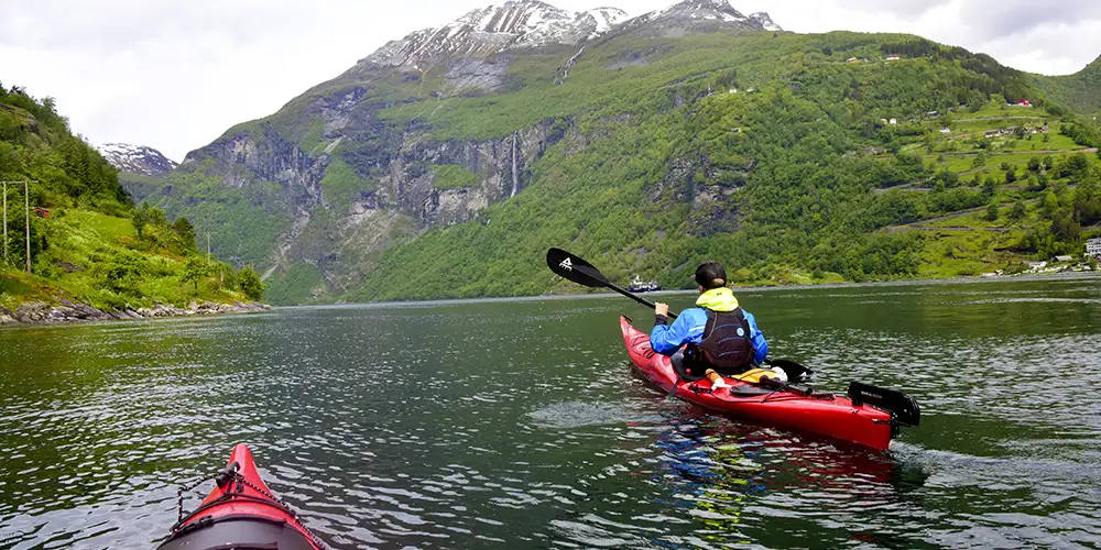 Se Geiranger med kajakk