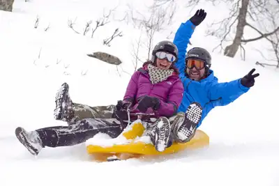 10 morsomme vinteraktiviteter uten ski på bena