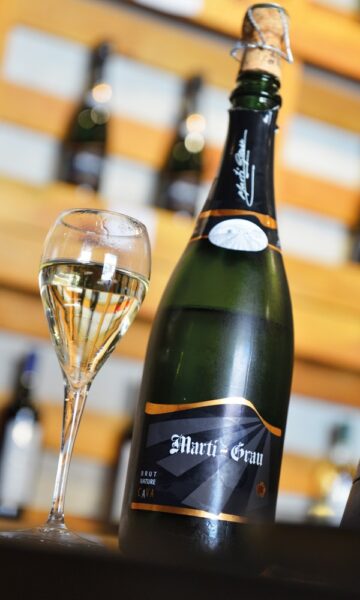 Marti Grau i gårdens egen bodega, kan det bli bedre? Foto: Gjermund Glesnes