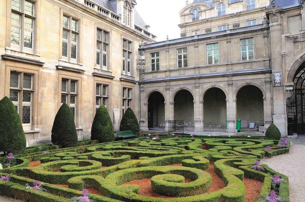 Musee Carnavalet har fokus på Paris' historie og viser hvordan man levde i sus og dus. Foto: Torild Moland