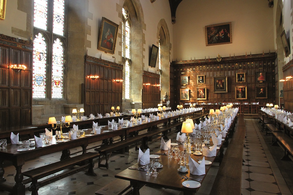 Det er som å vandre rett inn i spisesalen til Harry Potter, men dette er en høyst virkelig kantine. Foto: Runar Larsen