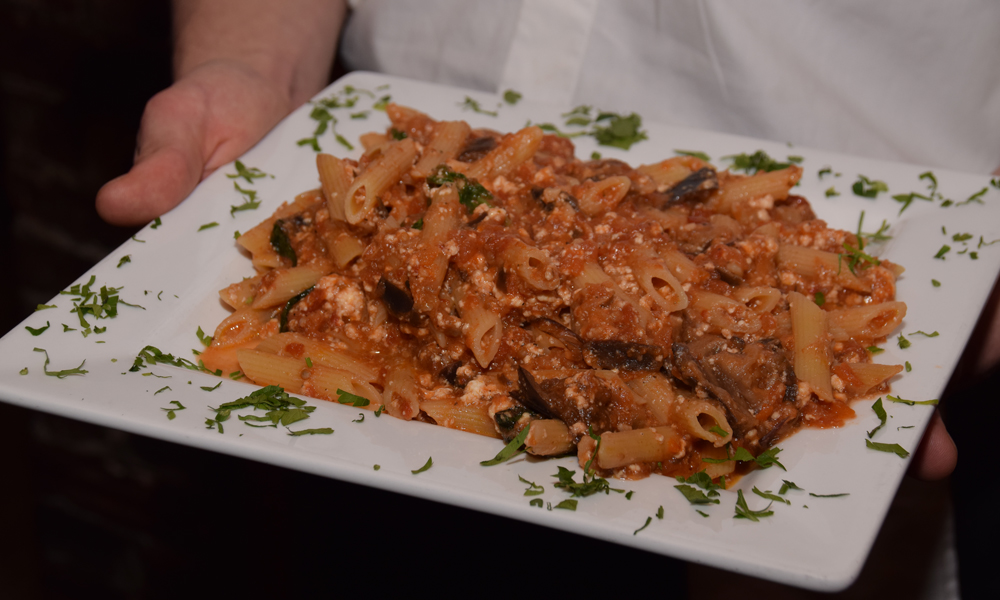 En ekte italiensk Penne alla Norma - i Boston. Foto: Mari Bareksten