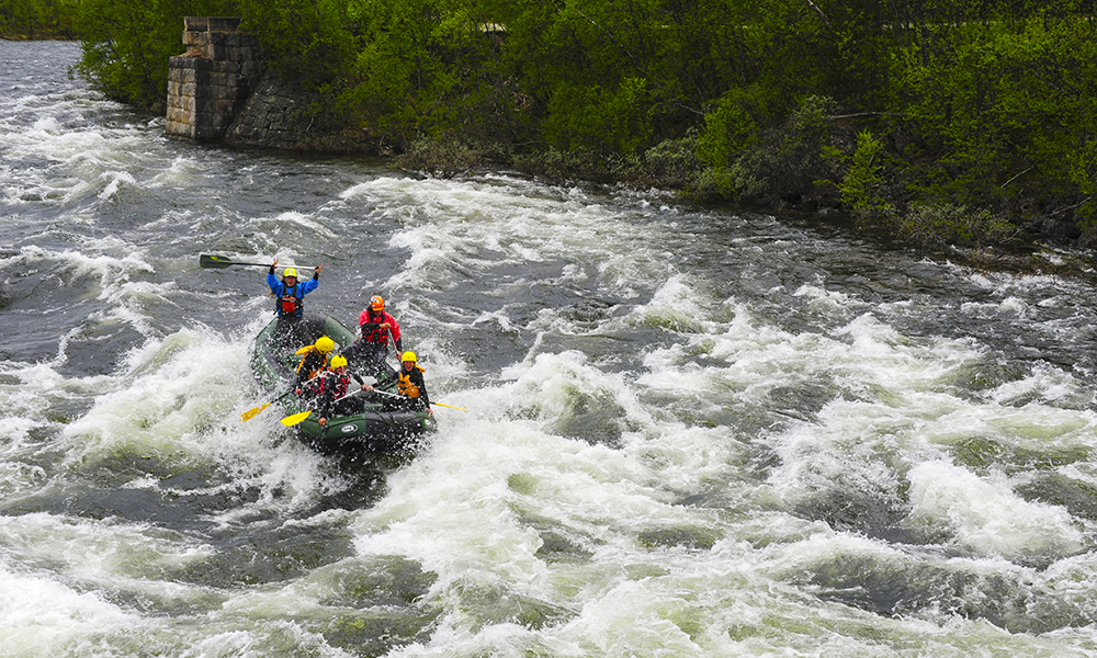 Numedalslågen regnes som en av verdens aller beste elver for rafting, fordi den er tøff, men trygg. Foto: Ronny Frimann