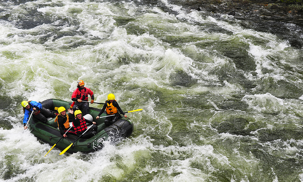 Numedalslågen er tøff, men trygg, i motsetning til mange elver sydover i Europa. Litt skummelt er det jo lell. Foto: Ronny Frimann