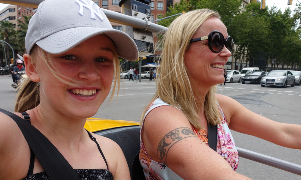 Lyst på en morsom sightseeing? GoCar er verdens første snakkende, GPS-styrte guidebil og byr på en helt spesiell rundtur i Barcelona. Foto: Torild Moland 