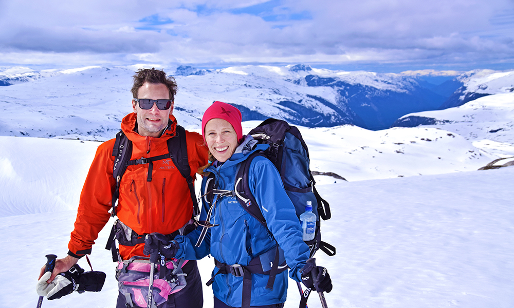 Marianne Aas (38) og Jens Hersløv (39) lot seg imponere av naturen fra Finse til Eidfjord. Foto: Mari Bareksten