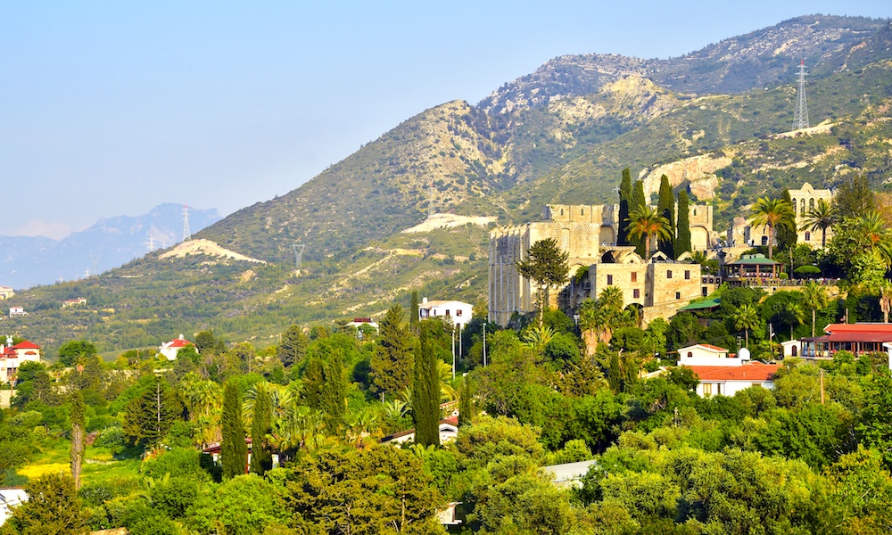 Idyllisk: Foruten en fristende kyst, har Nord-Kypros også et frodig innland med eventyraktige landsbyer og flotte turmuligheter. Foto: Ronny Frimann