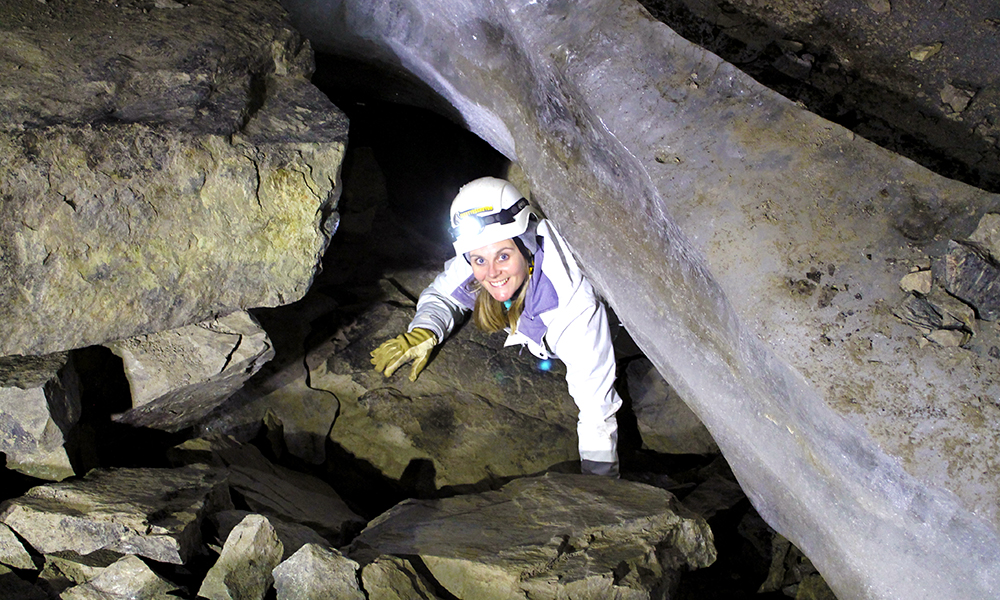 Å gå på oppdagelsesferd i den gamle malmgruva er både spennende og utfordrende. Foto: Ida Anett Danielsen